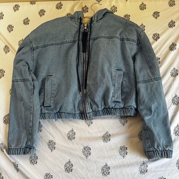 Jackets & Blazers - Ashley-Vintage-Charm Jean Jacket, faux lined, bomber length, with‎ hood size M